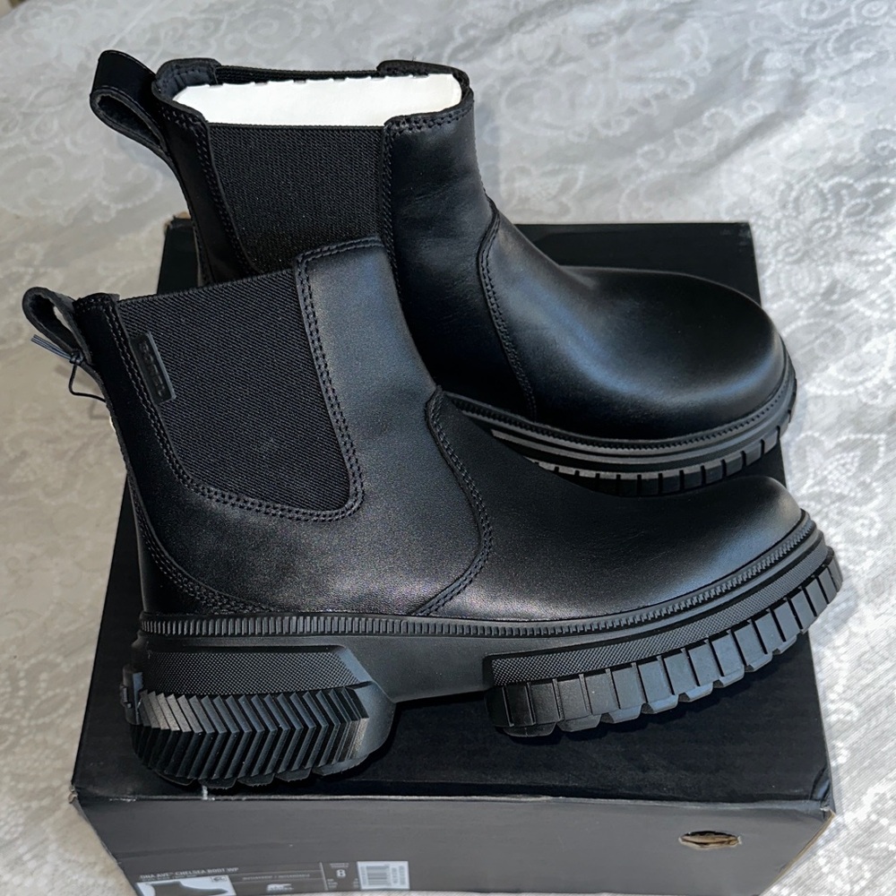 Sorel Ona Ave Chelsea Boot